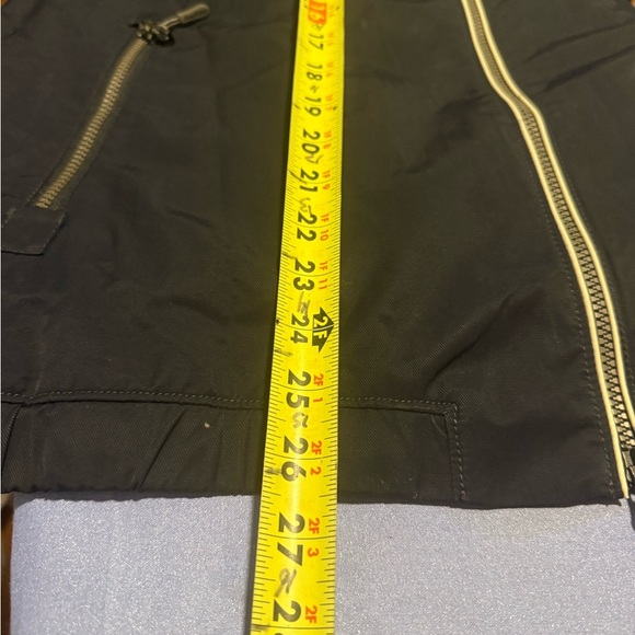 Tommy Bahama Black Raincoat with Full-Length Zipper and Stand-Up Collar - Picture 4 of 6